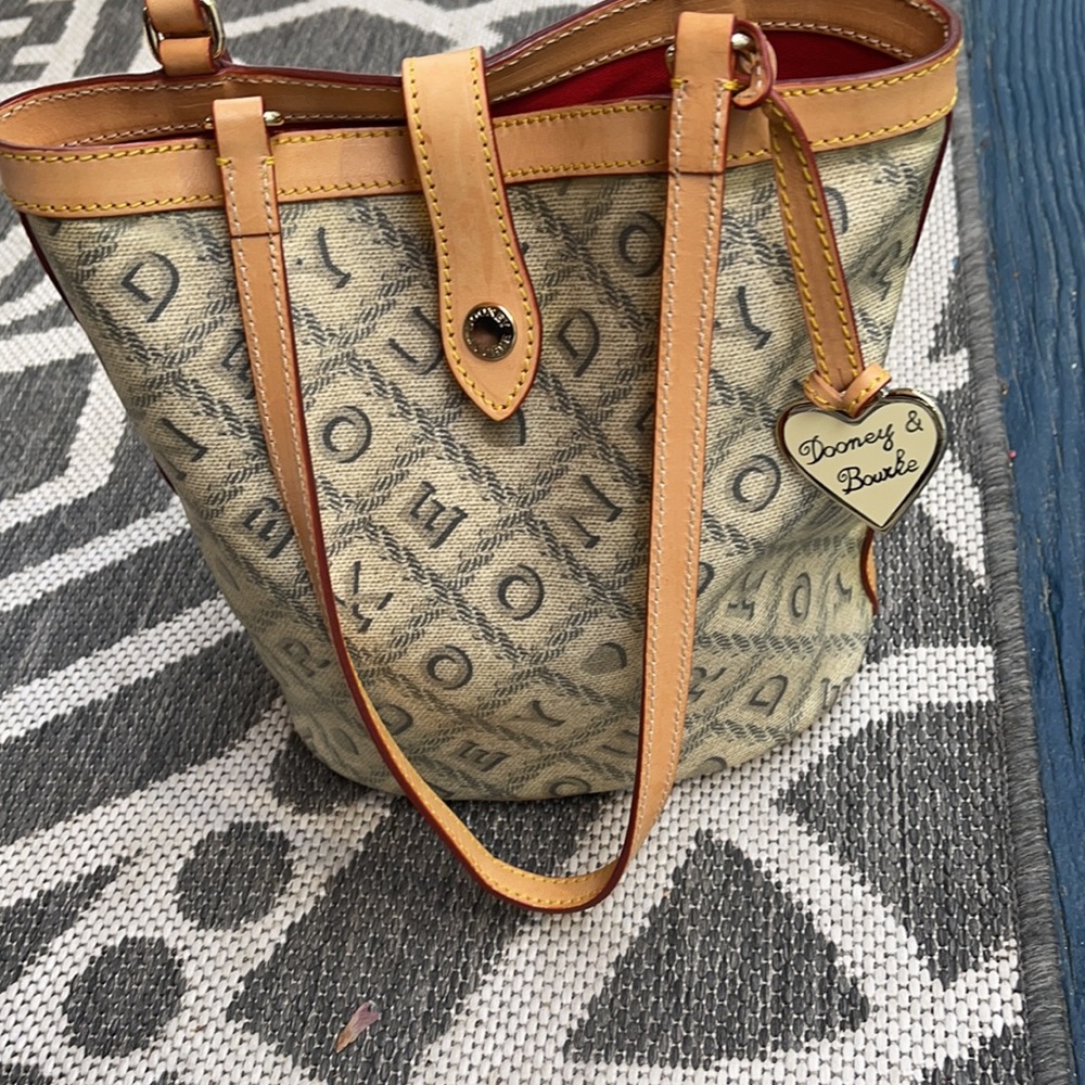 Dooney & bourke - Picture 2 of 9